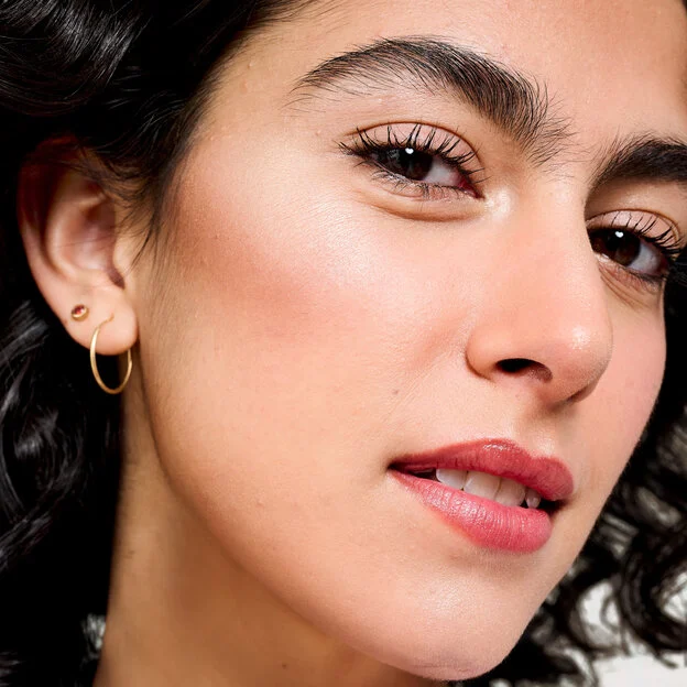 BENEFIT GLOW LA-LA BLURRING POWDER HIGHLIGHTER Highlighter - Image 6