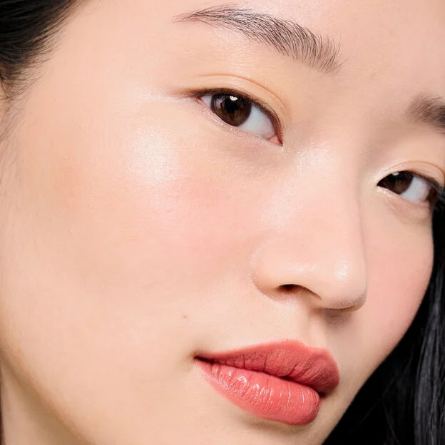 BENEFIT GLOW LA-LA BLURRING POWDER HIGHLIGHTER Highlighter - Image 5