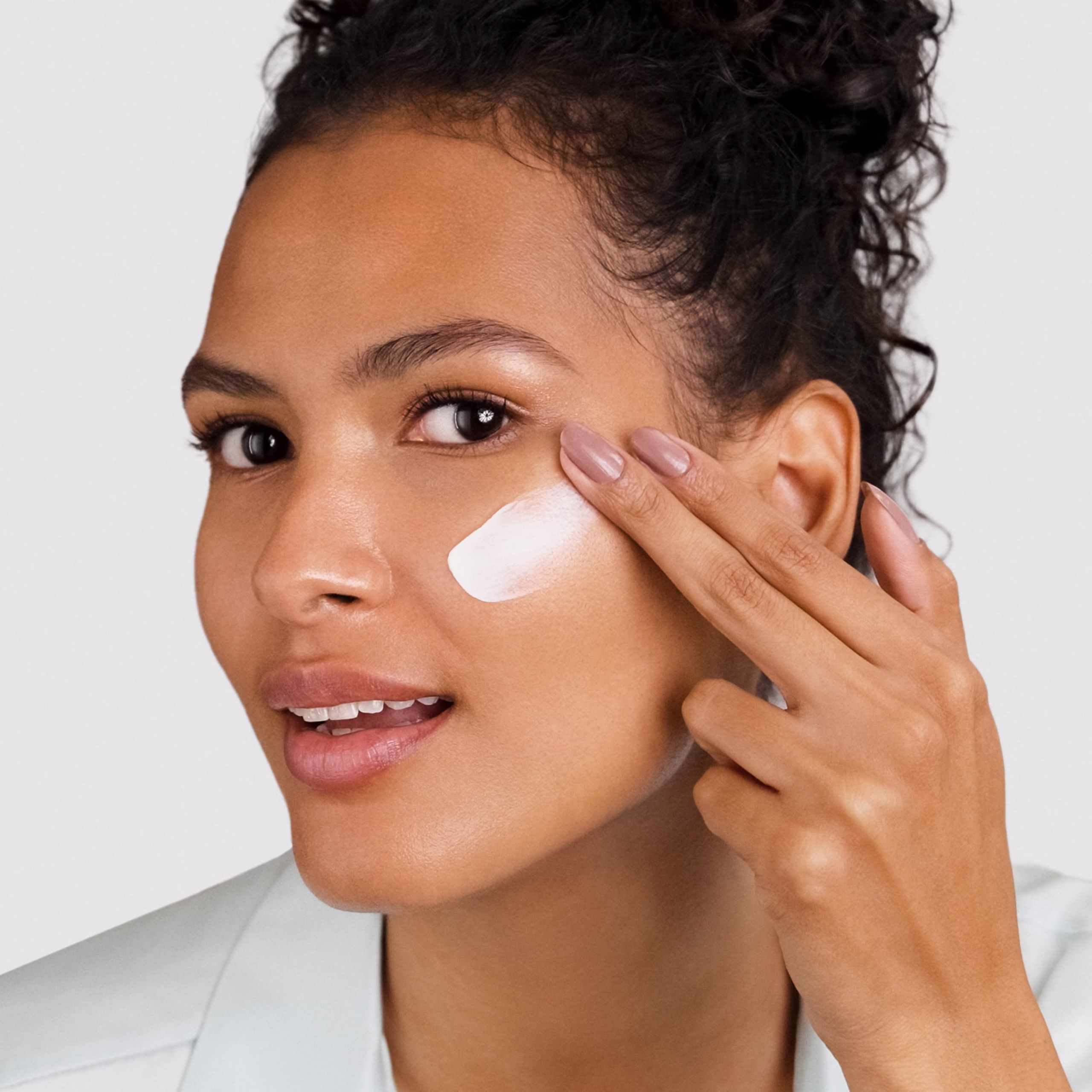 ESTEE LAUDER DayWear Moisturizer Multi-Protection Anti-Oxidant 24H‑Moisture Creme SPF 15 - Image 7